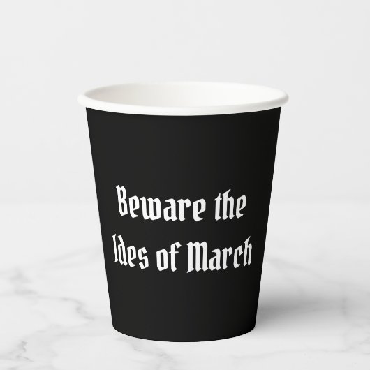Vorsicht vor den Iden des März Pappbecher (Vorderseite)