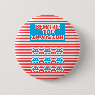 Vorsicht vor der Invasion, das Spiel mit Streifen. Button