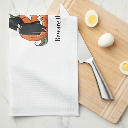 Vorsicht vor der nächtlichen Spooky Nun Geschirrtuch (Viertel Falte)