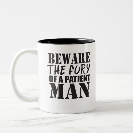 Vorsicht vor der Wut eines Patienten Zweifarbige Tasse (Links)