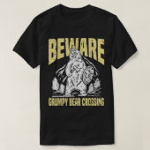 Vorsicht vor Grumpy Bear Crossing Funny Grumpy Old T-Shirt (Design vorne)