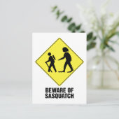 Vorsicht vor Sasquatch Postkarte (Stehend Vorderseite)