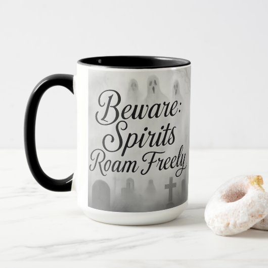 Vorsicht vor Spirituosen Roam Freely Spooky Ghost Tasse (Mit Donut)
