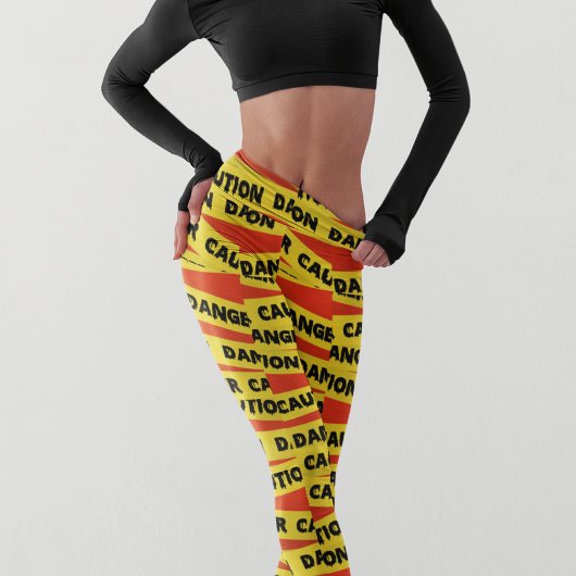 Vorsichtsrisiko Halloween Tape Moderne Typografie Capri Leggings