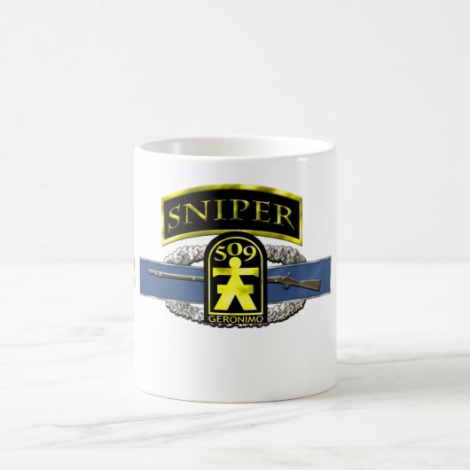 Vorsprung 509. Geronimo der Scharfschütze-11B Kaffeetasse (Mittel)