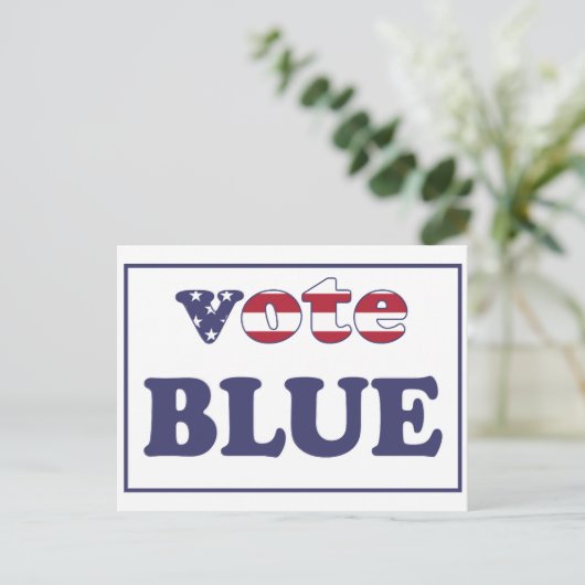 Vote Blue - American Flag Typografy Postkarte (Stehend Vorderseite)