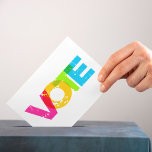 Vote Rainbow Letters Custom Postkarte<br><div class="desc">Ermutigen Sie potenzielle Wähler, ihre Stimme mit dieser hellen, auffälligen Postkarte abzugeben. Helle und fette Schrift in überlagernder Risograph-Schrift Zauber aus dem Wort auf der Vorderseite dieser Postkarte. Der Text auf der Rückseite kann mit Ihrer eigenen Nachricht angepasst werden oder der Text gelöscht werden, um Ihre eigene Nachricht auf dieser...</div>