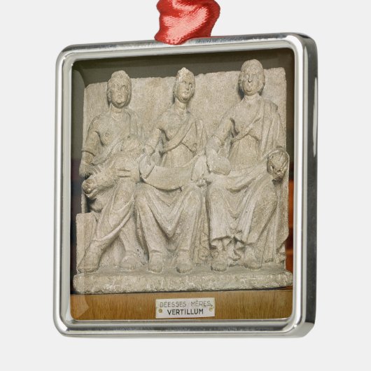 Votive Skulptur einer dreifachen Muttergottheit Silbernes Ornament (Links)