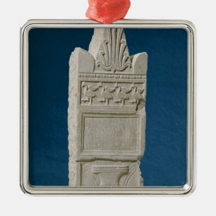 Votive Stele mit einem dreieckigen Giebel Ornament Aus Metall