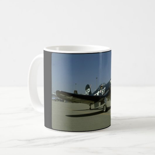Vought F4U Seeräuber, rechte Front_WWII Flugzeuge Kaffeetasse (Vorderseite Links)