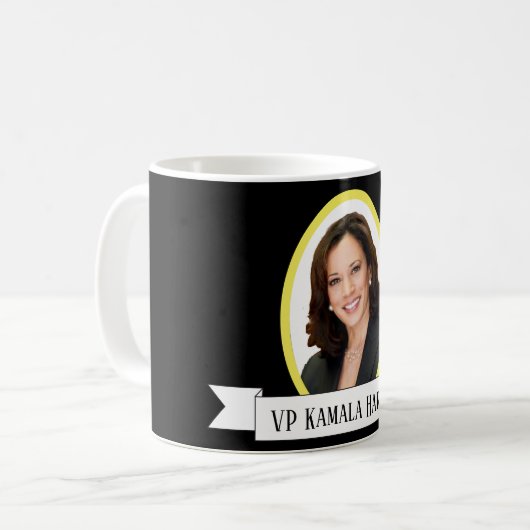 VP Kamala Harris Portait Kaffeetasse (Vorderseite Links)