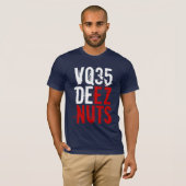 VQ35 DEEZ NÜSSE (rot/Weiß) T-Shirt (Vorne ganz)