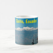 Vulkan Antisana und Masten, Quito, Ecuador Kaffeetasse (Mittel)