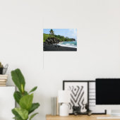 Vulkanischer schwarzer Sandstrand auf dem Hawaii-P Poster (Heimbüro)