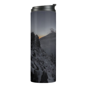 Vulkanischer Sonnenuntergang über majestätischen B Thermosbecher