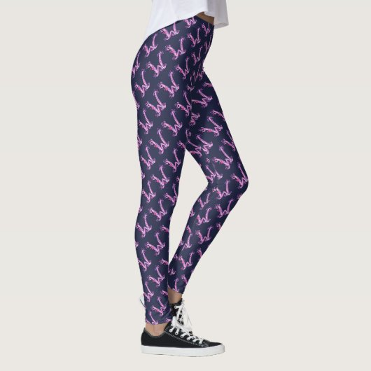 W MIT MONOGRAMM LILA GEMUSTERTE LEGGINGS (Rechts)