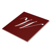 W Monogram Initial White on Maroon Fliese (Seite)