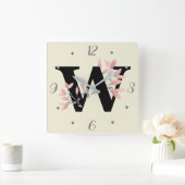 W Monogramm mit rosa Spray Quadratische Wanduhr (Zuhause)