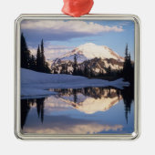 WA, Rainier NP, Rainier und Wolken Silbernes Ornament (Vorne)
