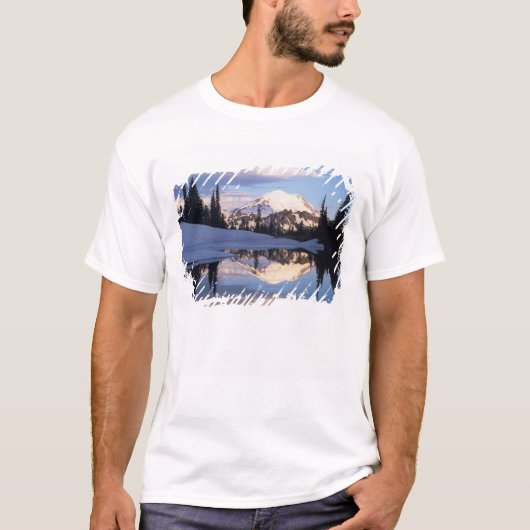 WA, Rainier NP, Rainier und Wolken T-Shirt (Vorderseite)