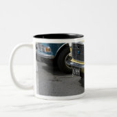 WA, Seattle, klassisches britisches Automobil Zweifarbige Tasse (Links)