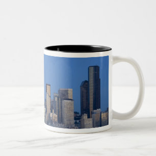 WA, Seattle, Seattle Skyline und Elliott Bay 2 Zweifarbige Tasse