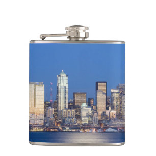WA, Seattle, Seattle Skyline und Elliott Bay 3 Flachmann
