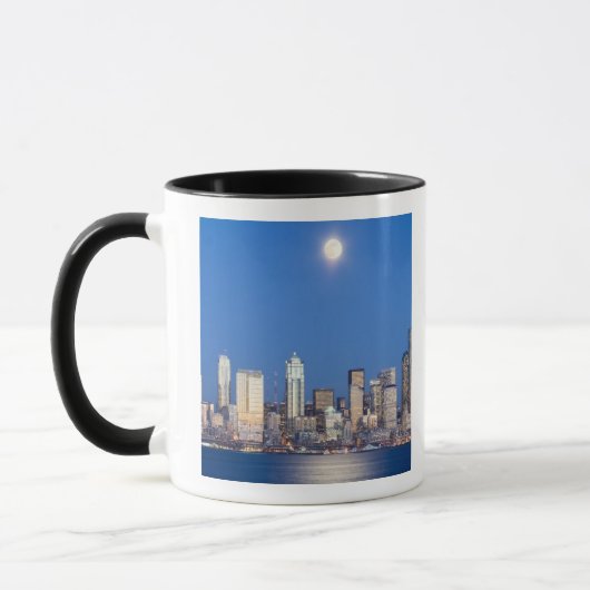 WA, Seattle, Seattle Skyline und Elliott Bay 3 Tasse (Links)
