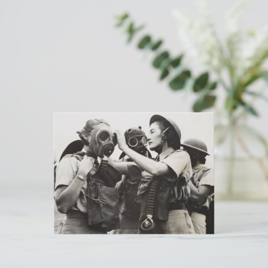 WAAF mit Gasmasken Postkarte (Stehend Vorderseite)