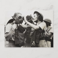 WAAF mit Gasmasken