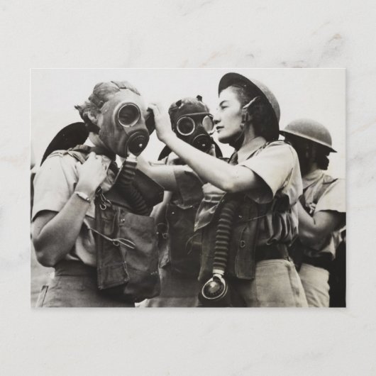 WAAF mit Gasmasken Postkarte (Vorderseite)