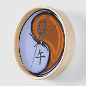 Waage & Holzpferd Uhr (Winkel)