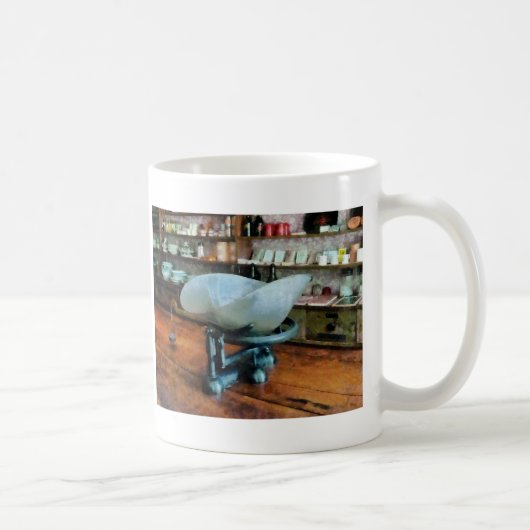 Waage im Gemischtwarenladen Kaffeetasse (Rechts)