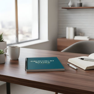 Wachsend in Stille Motivations-Tagebuch Minimalist Notizblock