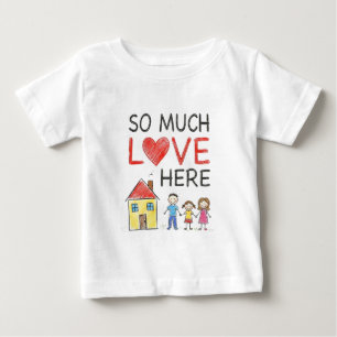 Wachsstiftzeichnung So viel Liebe hier Familient-S Baby T-shirt