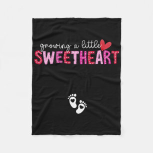 Wächst ein kleiner Schatz Valentinstag Schwangersc Fleecedecke