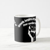 Wachstum beginnt am Ende Ihrer Komfortzone Kaffeetasse (VorderseiteRechts)