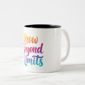 Wachstum über die Grenzen hinaus Motivierend Zitat Zweifarbige Tasse (VorderseiteRechts)