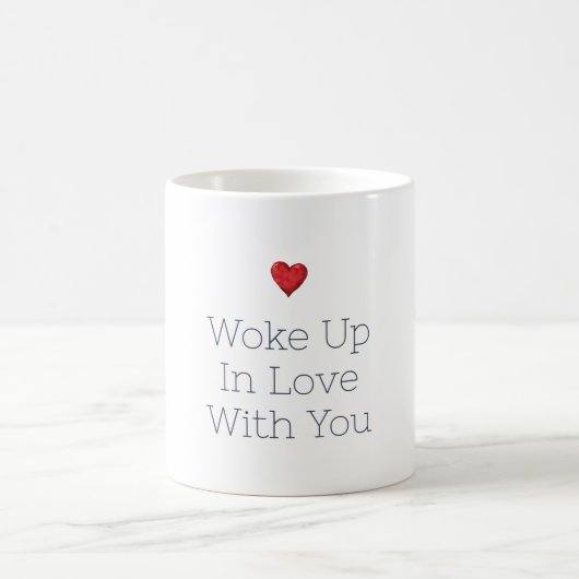 Wachte mit dir verliebt auf rotes Herz Kaffeetasse (Mittel)