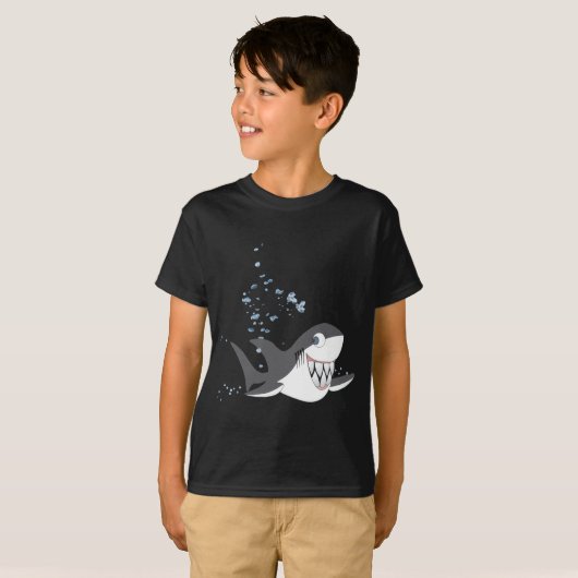 WACKELIG DER HAIFISCH T-Shirt (Vorne ganz)