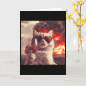 Wacky Cat Holding Wine Selfi With Fire Funny Sungl Karte (Gelbe Blume)