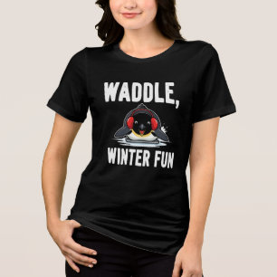 Waddle Winter Fun – Süßes Pinguin-Weihnachtsdesign Tri-Blend Shirt