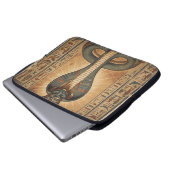 Wadjet – Ägyptische Schlangengöttin´7 Laptopschutzhülle (Vorne Knopf)