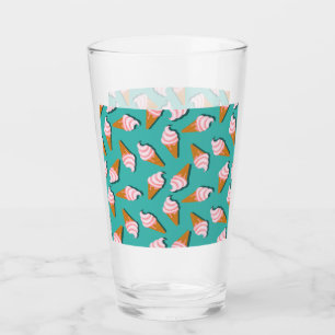 Waffelcones Eis und gefrorenes Jogurt-Muster Glas