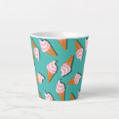 Waffelcones Eis und gefrorenes Jogurt-Muster Milchtasse (Vorderseite)