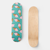 Waffelcones Eis und gefrorenes Jogurt-Muster Skateboard (Vorderseite)