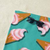Waffelcones Eis und gefrorenes Jogurt-Muster Strandtuch (Beispiel)