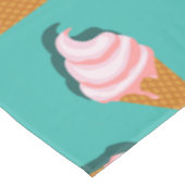 Waffelcones Eis und gefrorenes Jogurt-Muster Tischdecke (Schrägansicht)
