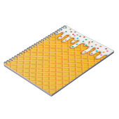 Waffelkone aus Eiscreme mit Sprinklen Notizblock (Linke Seite)