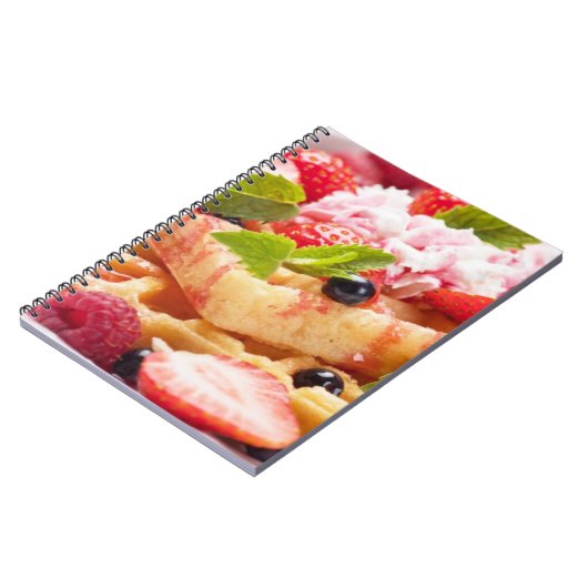 Waffelkuchen mit frischem Beerenobst Notizblock (Linke Seite)